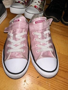 Youth Converse Pink Lace up Sz 6